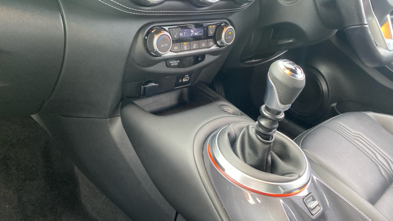 Nissan Juke 1.0 DiG-T 114 Tekna 5dr Petrol Hatchback